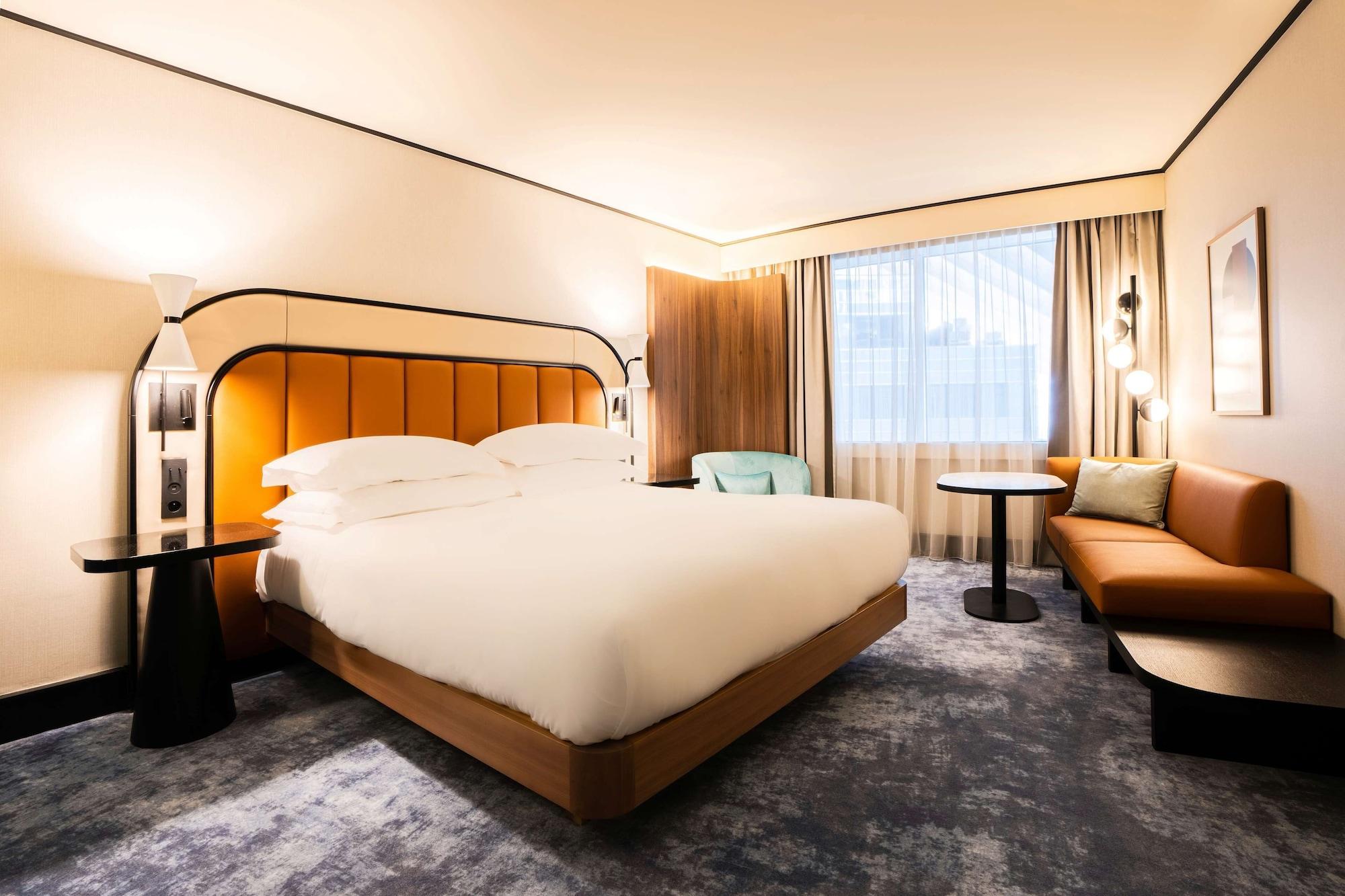Hilton Paris La Défense 4*